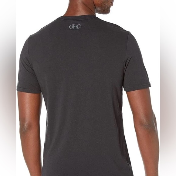 NWOT Under Armour Men's Black Short Sleeve Graphic Logo Tee Gray Print Size L - Picture 2 of 9